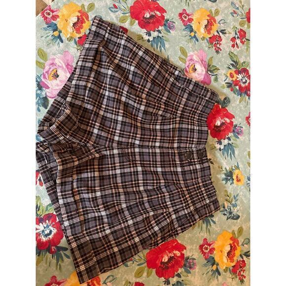 American Eagle Outfitters Pants - American Eagle shorts size 2 plaid‎